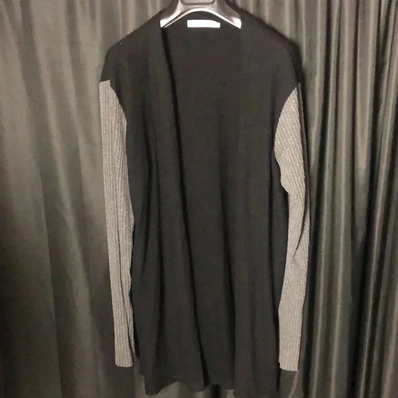 Black‎ & Gray Sweater - Picture 1 of 3